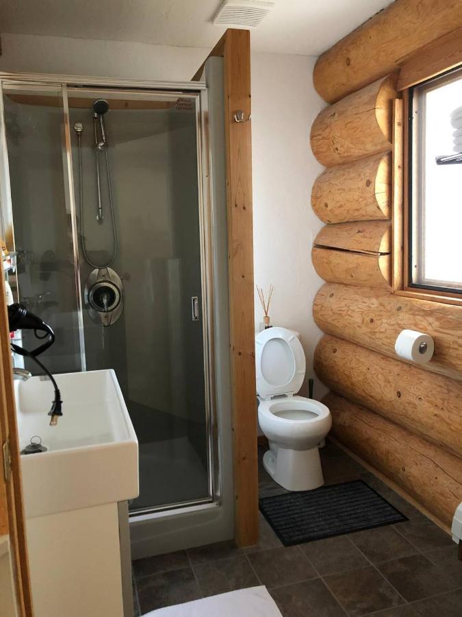 Cariboo Log Guest House Lac La Hache Екстер'єр фото
