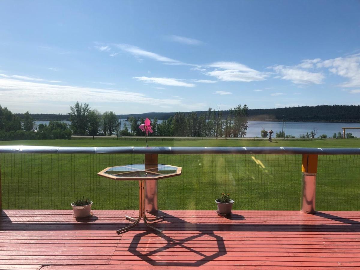 Cariboo Log Guest House Lac La Hache Екстер'єр фото