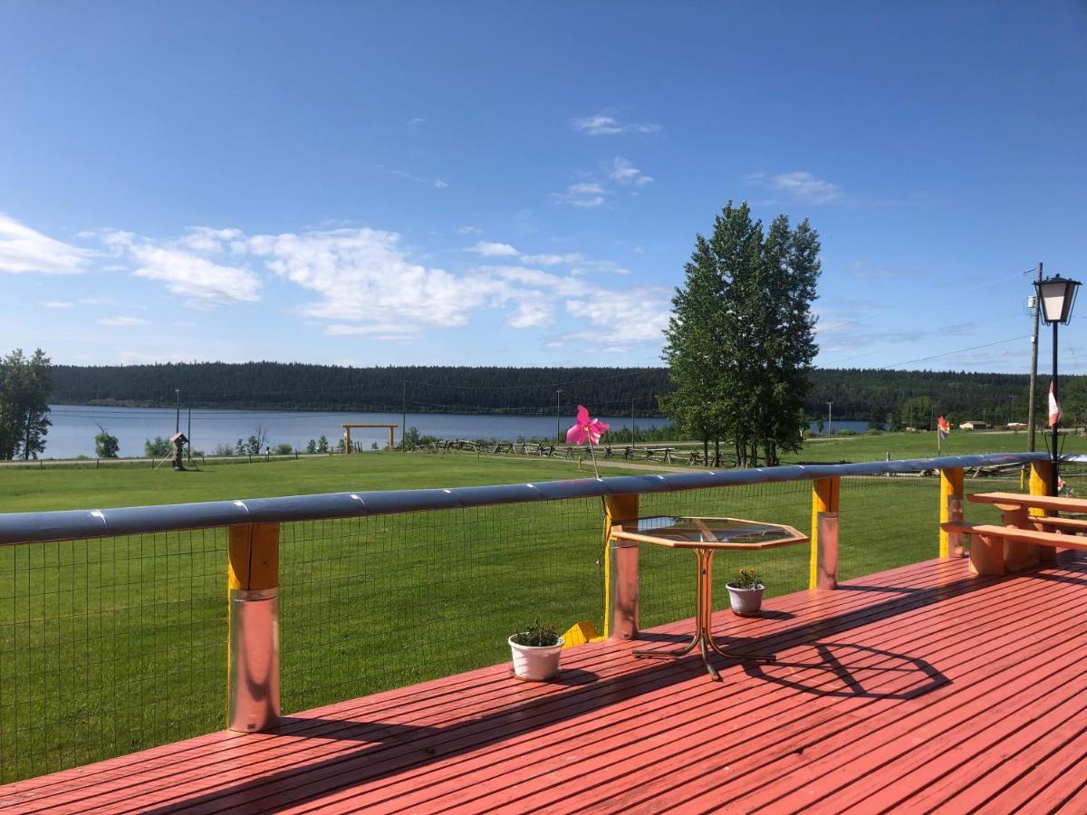 Cariboo Log Guest House Lac La Hache Екстер'єр фото
