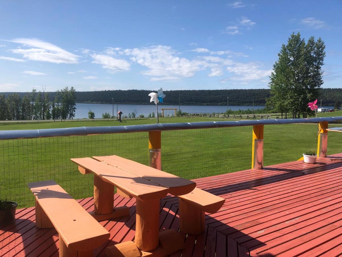 Cariboo Log Guest House Lac La Hache Екстер'єр фото