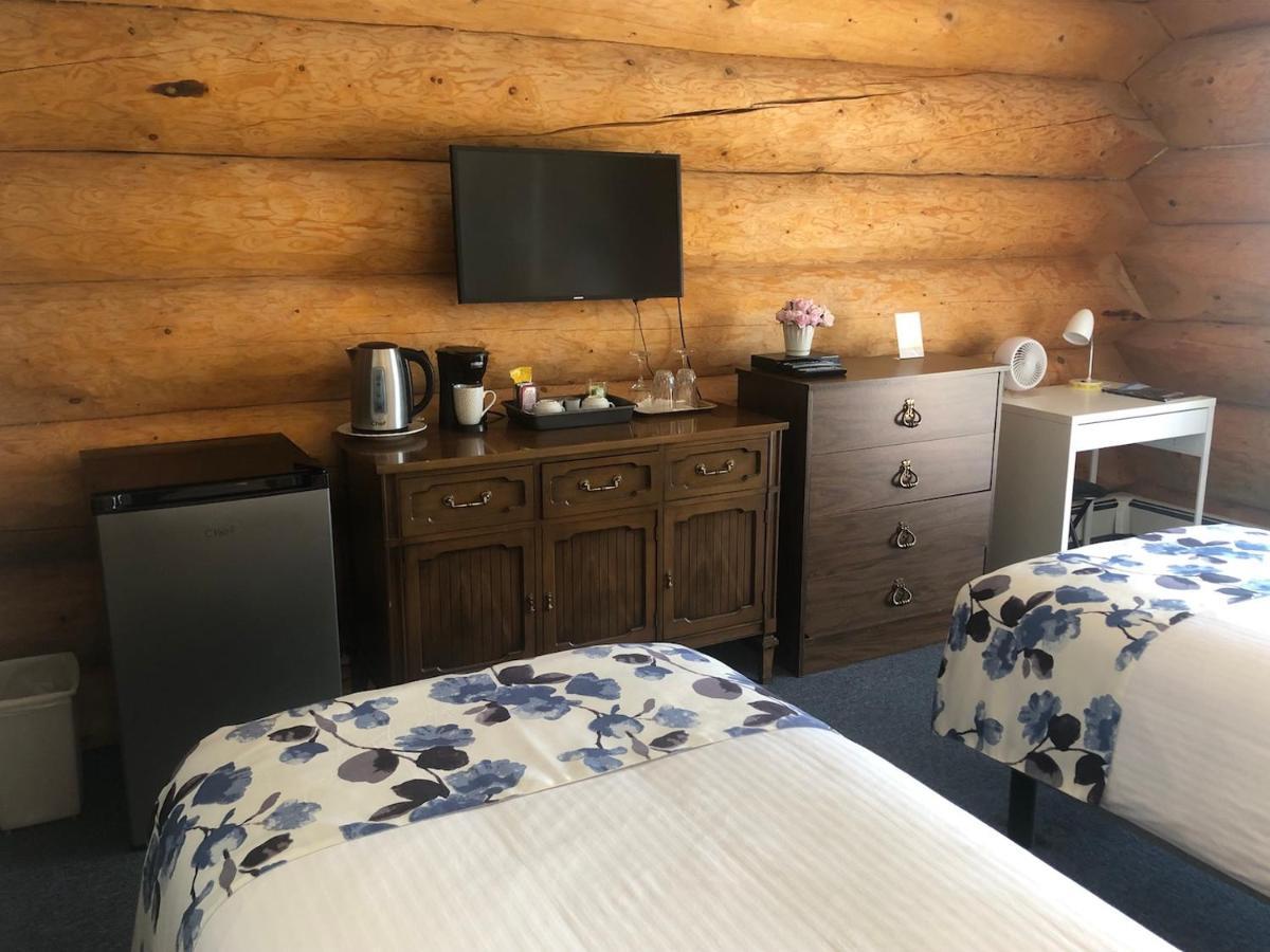 Cariboo Log Guest House Lac La Hache Екстер'єр фото