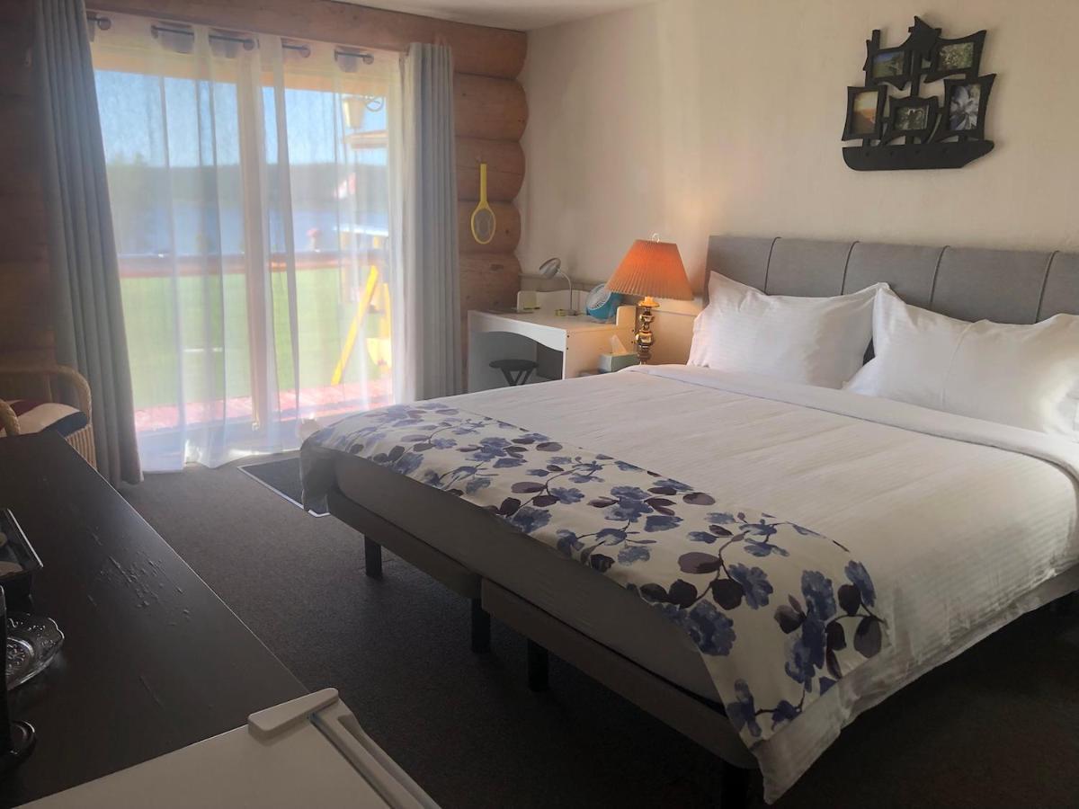 Cariboo Log Guest House Lac La Hache Екстер'єр фото