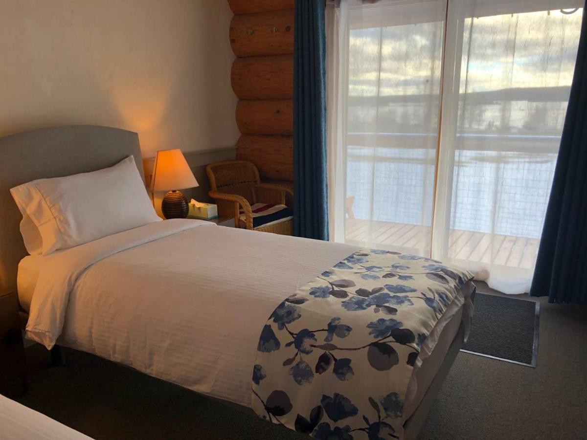 Cariboo Log Guest House Lac La Hache Екстер'єр фото