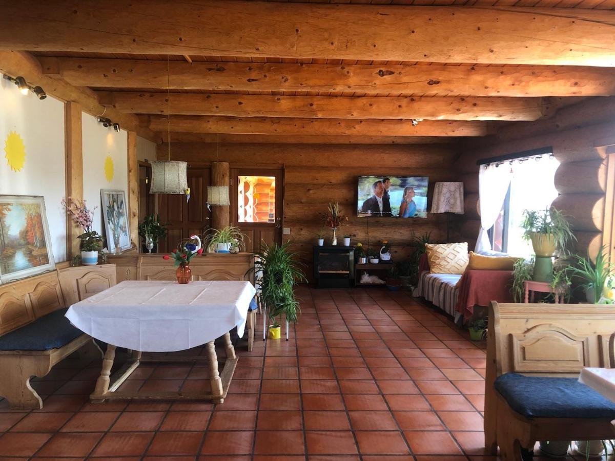 Cariboo Log Guest House Lac La Hache Екстер'єр фото