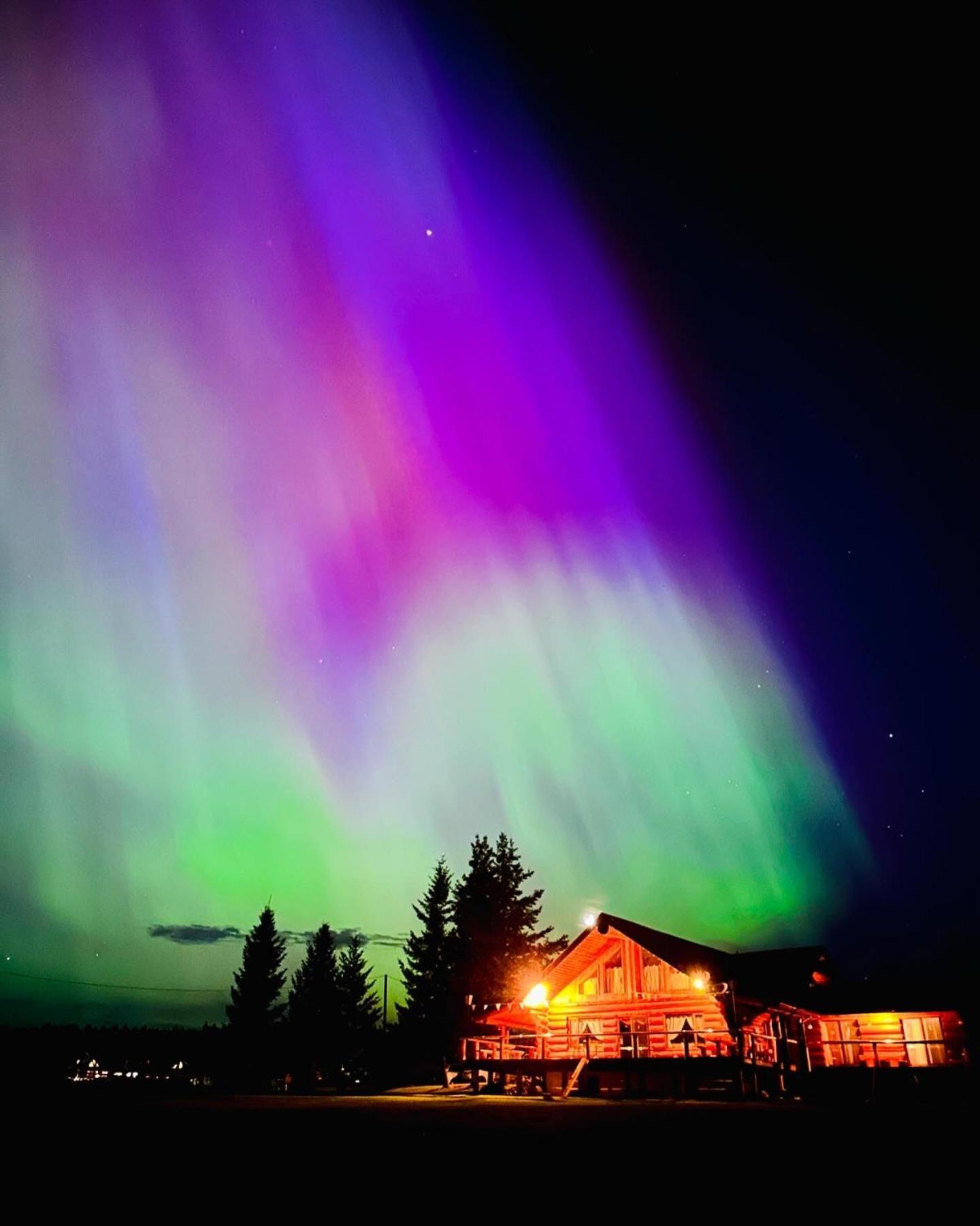 Cariboo Log Guest House Lac La Hache Екстер'єр фото