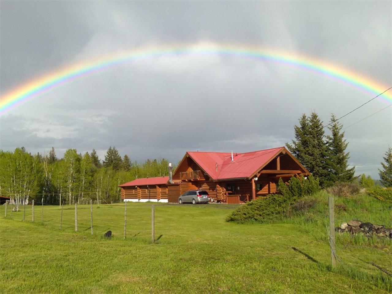 Cariboo Log Guest House Lac La Hache Екстер'єр фото